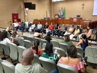 CÂMARA DE ARACRUZ PROMOVE RODA DE CONVERSA COM PAIS E RESPONSÁVEIS SOBRE ATENDIMENTO ÀS CRIANÇAS ATÍPICAS