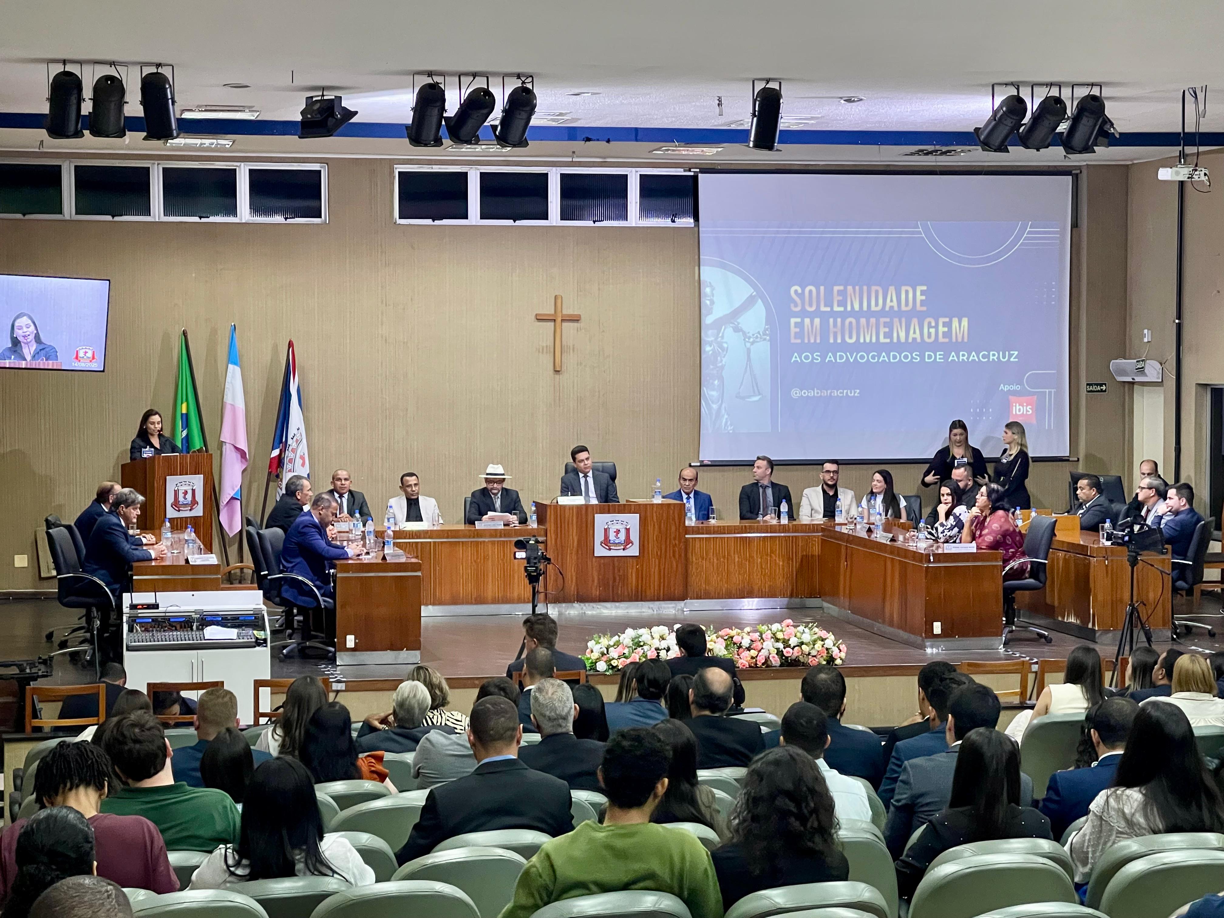CÂMARA DE ARACRUZ REALIZA SESSÃO SOLENE EM HOMENAGEM AO DIA DO ADVOGADO