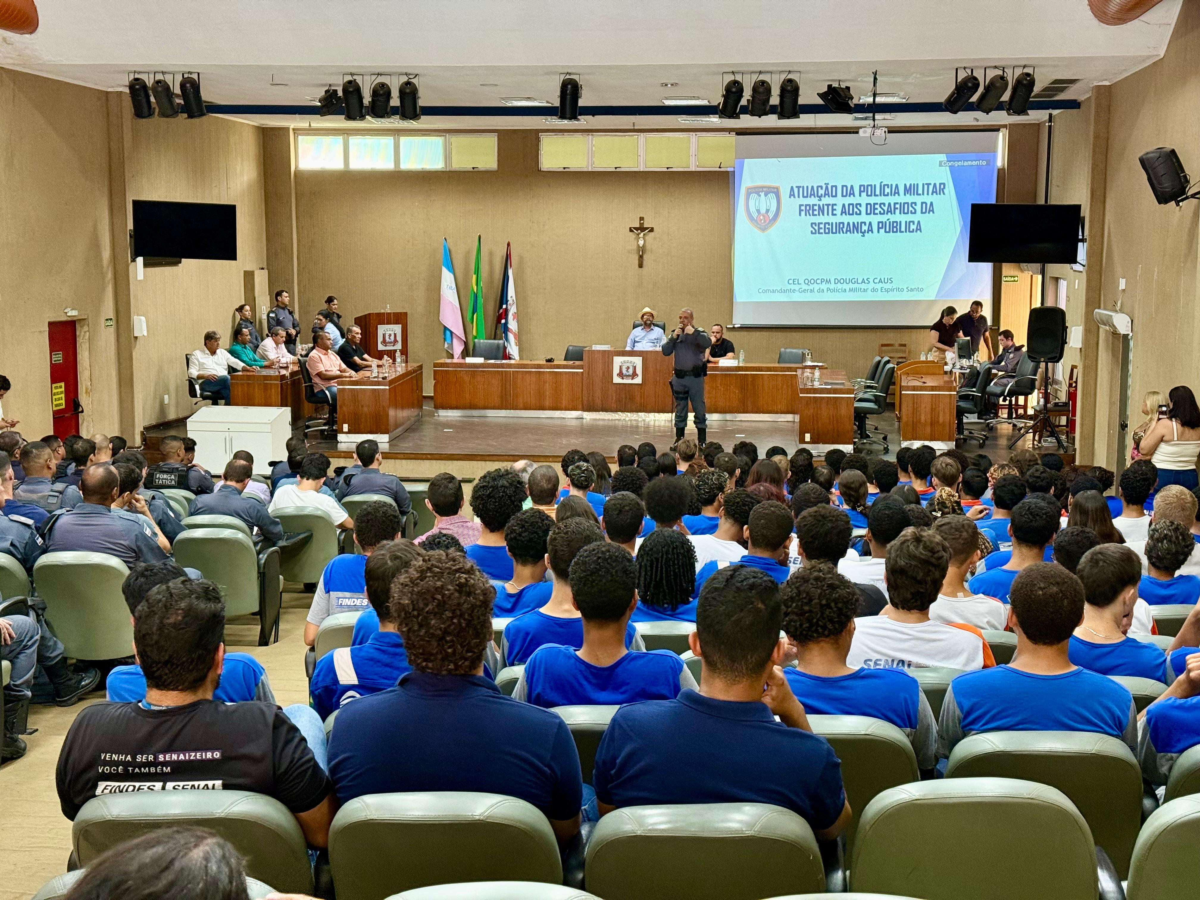 CÂMARA DE ARACRUZ RECEBE DEBATE SOBRE DESAFIOS DA SEGURANÇA PÚBLICA COM COMANDANTE-GERAL DA PMES