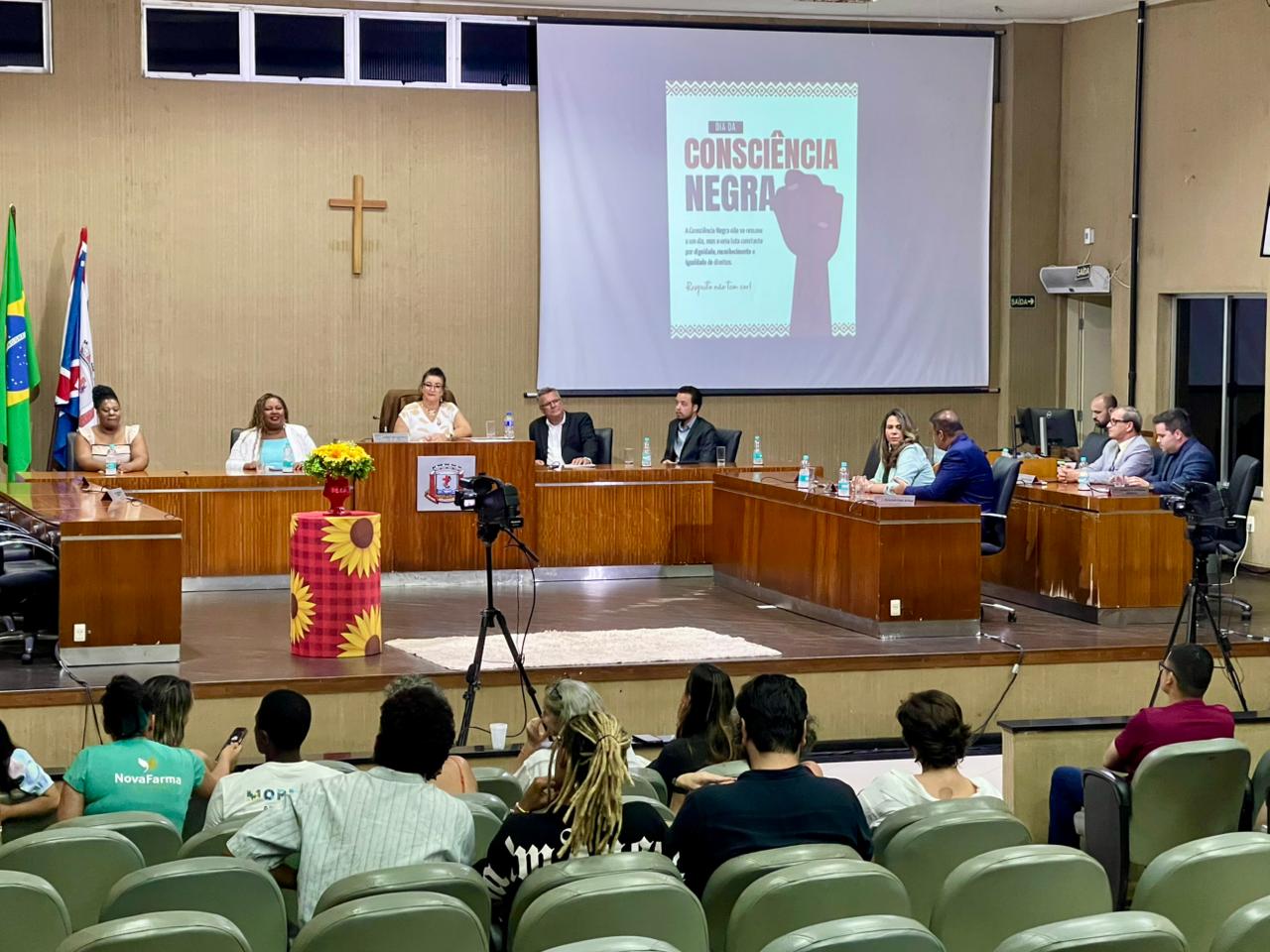CÂMARA MUNICIPAL DE ARACRUZ HOMENAGEIA O DIA DA CONSCIÊNCIA NEGRA
