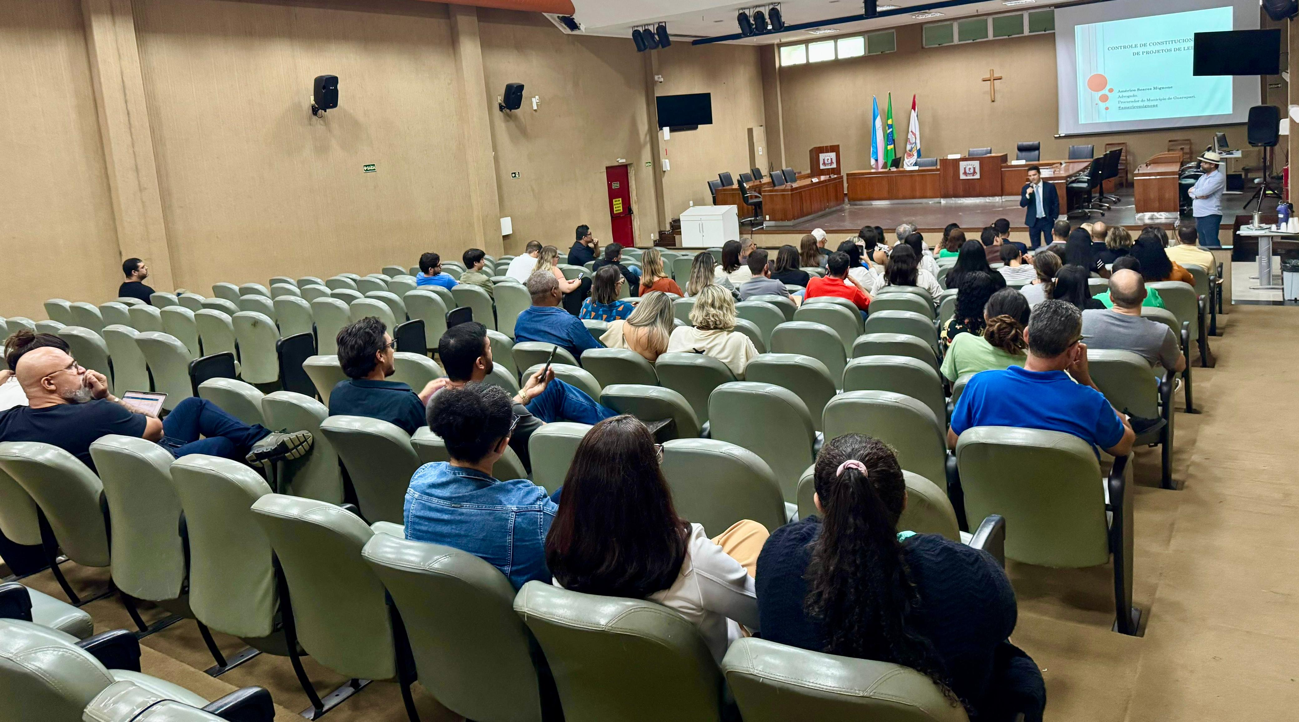 CÂMARA MUNICIPAL DE ARACRUZ PROMOVE PALESTRA SOBRE CONTROLE DE CONSTITUCIONALIDADE DE PROJETOS DE LEI
