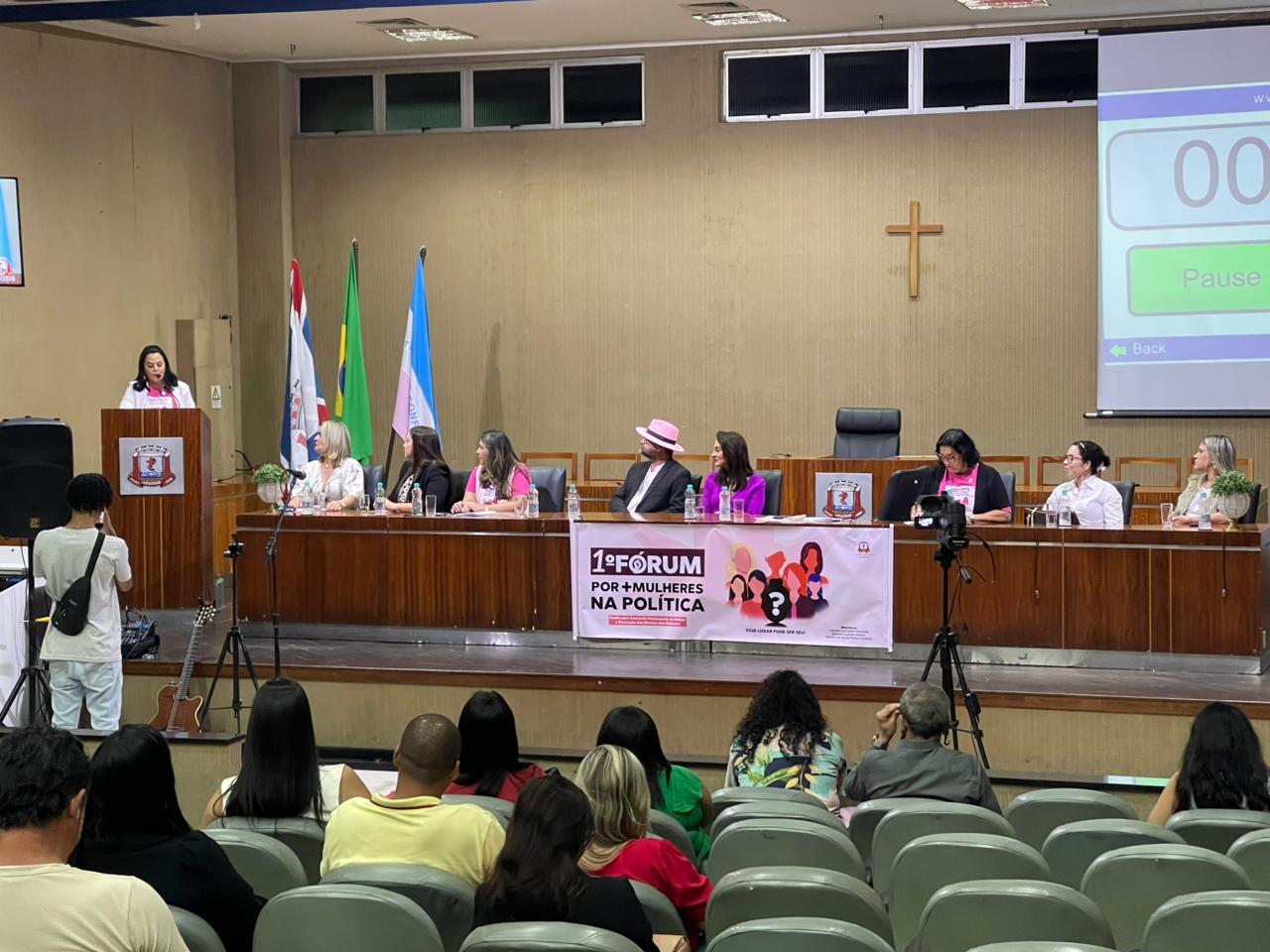 CÂMARA MUNICIPAL DE ARACRUZ REALIZA O 1º FÓRUM “POR + MULHERES NA POLÍTICA – ESSE LUGAR PODE SER SEU”