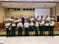 CÂMARA MUNICIPAL DE ARACRUZ REALIZA SESSÃO SOLENE EM HOMENAGEM AO DIA MUNICIPAL DO DESBRAVADOR