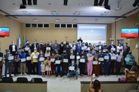 CÂMARA MUNICIPAL REALIZA SESSÃO SOLENE PARA ENTREGA DE TÍTULOS DE “CIDADÃO ARACRUZENSE”