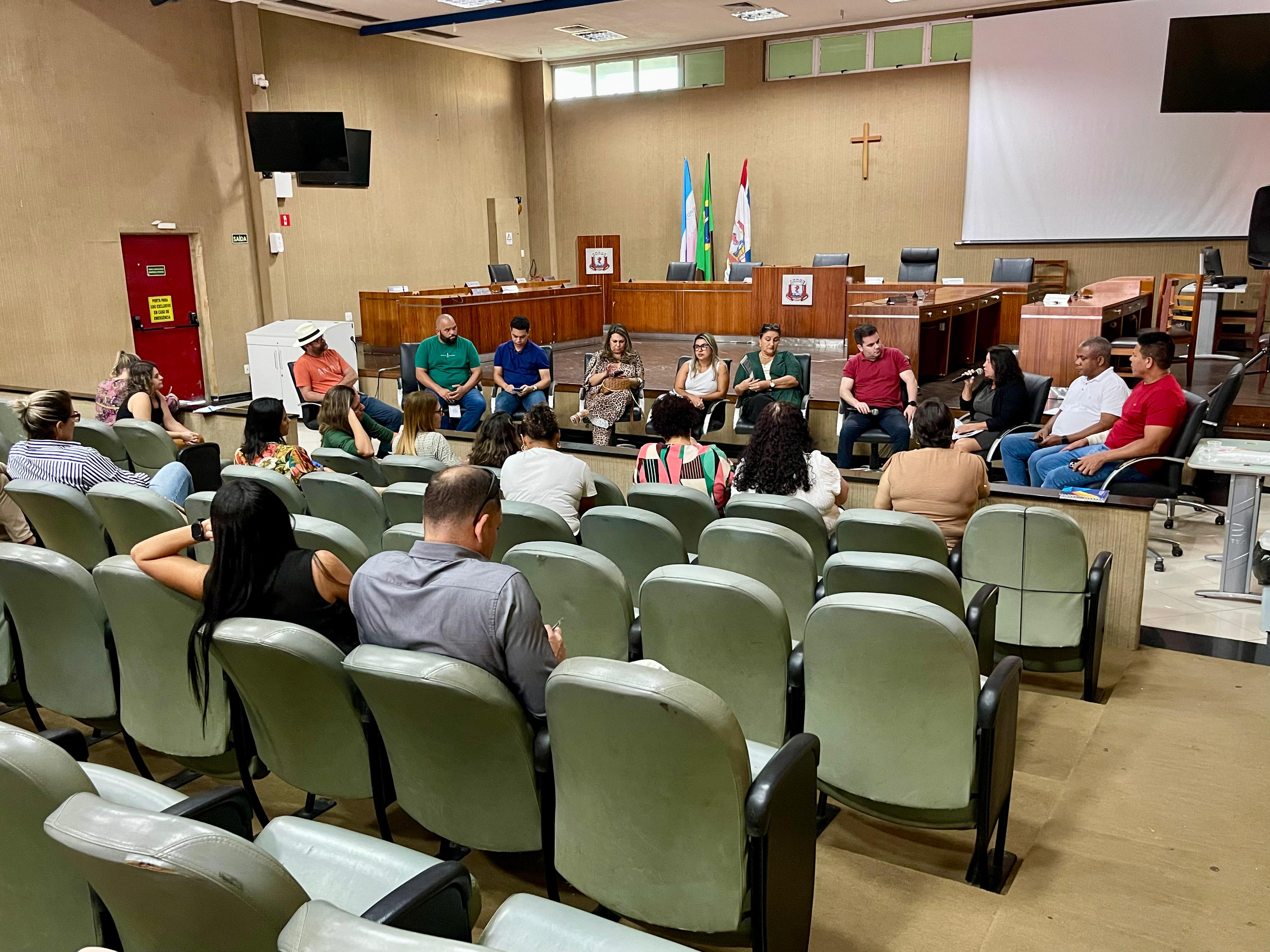 CÂMARA PROMOVE REUNIÃO COM VÍTIMAS E FAMILIARES DOS ATENTADOS EM ESCOLAS