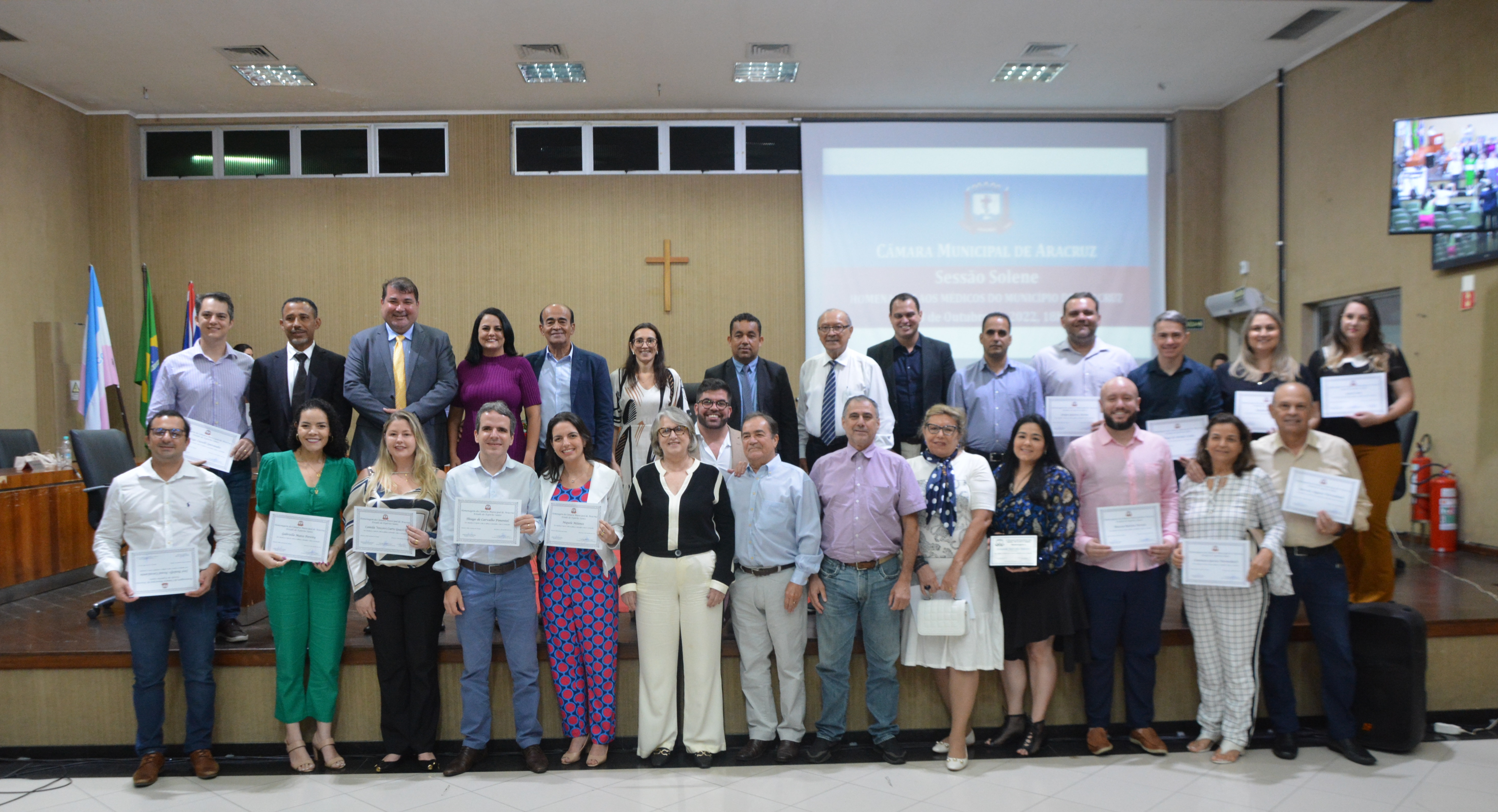 CÂMARA REALIZA SESSÃO SOLENE EM HOMENAGEM AOS MÉDICOS DE ARACRUZ
