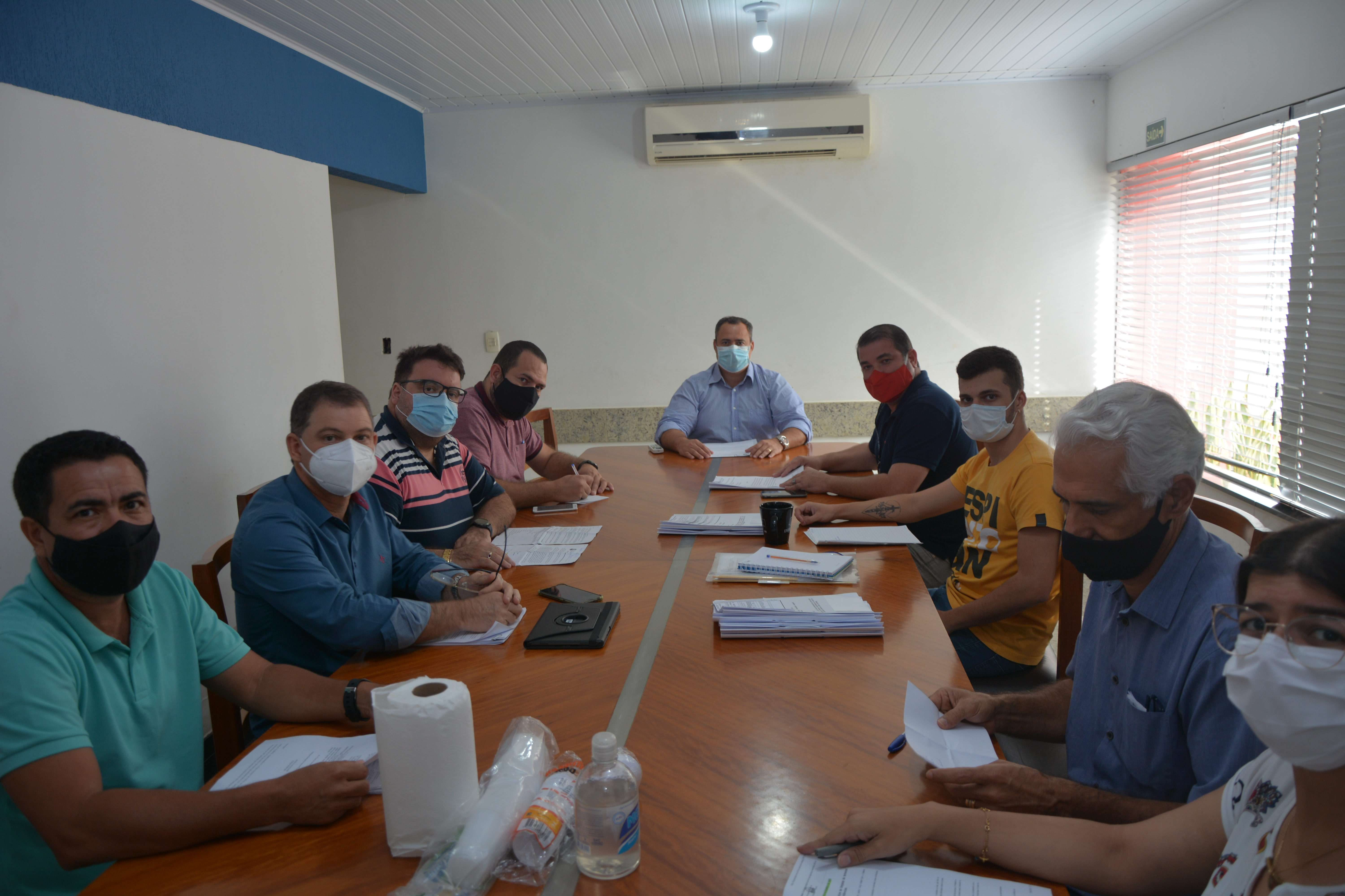 COMISSÃO DE CONSTITUIÇÃO E JUSTIÇA RECEBE REPRESENTANTES DE SECRETARIAS MUNICIPAIS PARA DISCUTIR PROJETOS DE LEI DE AUTORIA DO EXECUTIVO.
