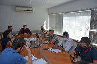 COMISSÃO DE ECONOMIA, FINANÇAS, FISCALIZAÇÃO E TOMADA DE CONTAS RECEBE VISITANTES EM REUNIÃO 