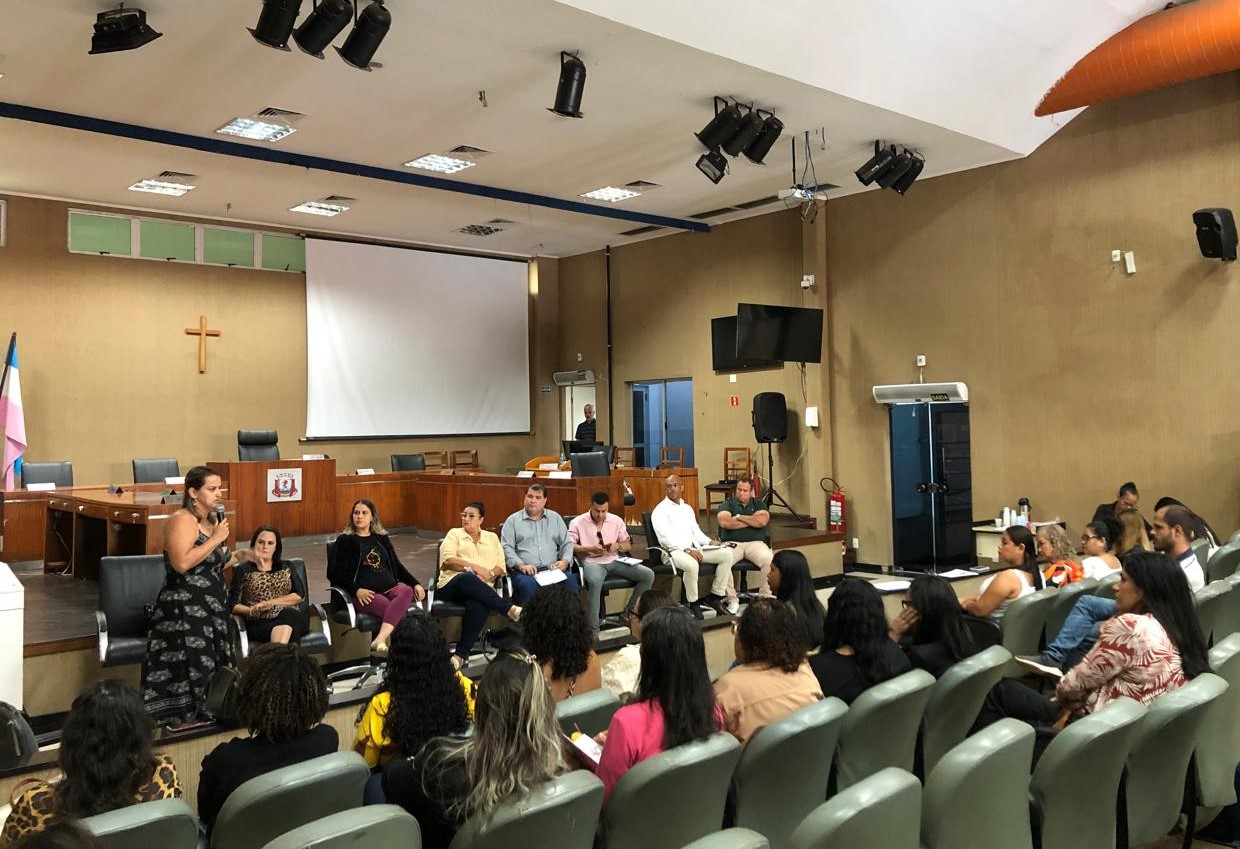 COMISSÃO DE EDUCAÇÃO DEBATE SUSPENSÃO DE ALUNOS ESPECIAIS NAS ESCOLAS DE ARACRUZ