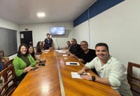 COMISSÃO RECEBE PROJETO QUE INCLUI HISTÓRIA E CULTURA AFROBRASILEIRA, AFRICANA E INDÍGENA NO CURRÍCULO DAS ESCOLAS DE ARACRUZ 