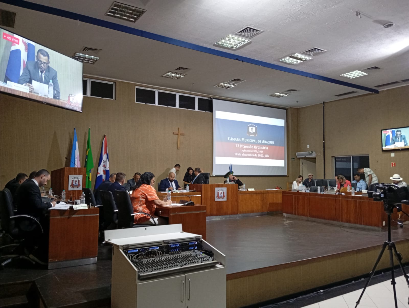EM DIA HISTÓRICO, VEREADORES APROVAM NOVO PLANO DE CARGOS E CARREIRAS DOS SERVIDORES DO LEGISLATIVO MUNICIPAL