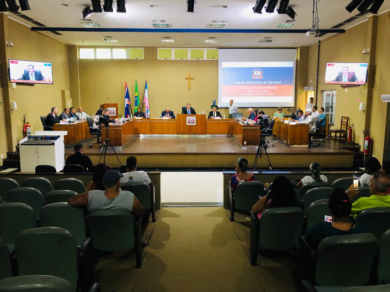 CÂMARA APROVA PROJETOS QUE ESTRUTURAM CARGOS, CARREIRAS E VENCIMENTOS DOS SERVIDORES PÚBLICOS MUNICIPAIS