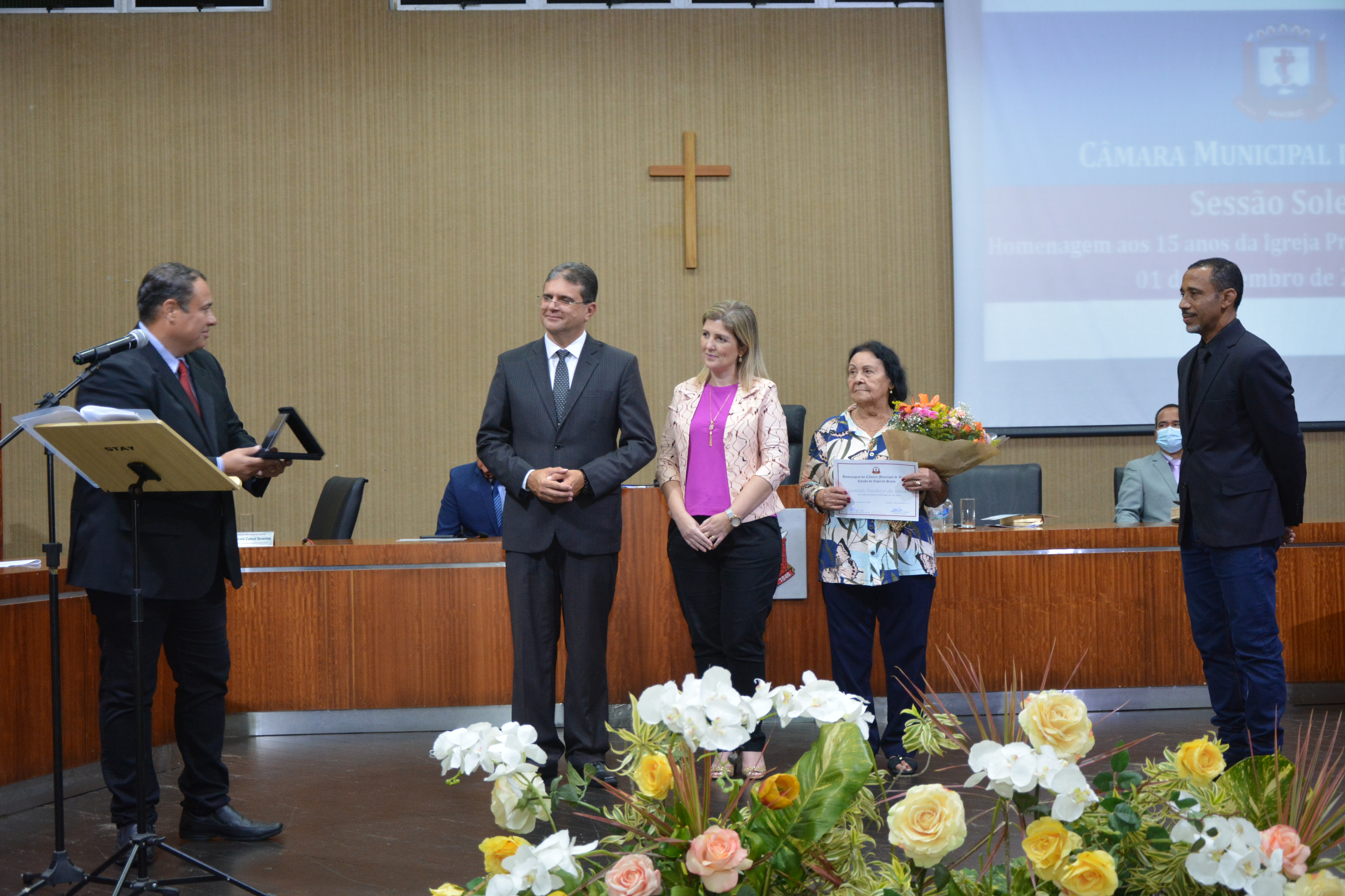 EM SESSÃO SOLENE, CÂMARA HOMENAGEIA OS 15 ANOS DA IGREJA PRESBITERIANA EM VILA NOVA