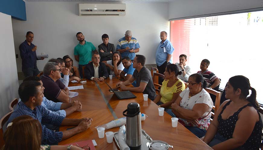 Câmara promove diálogo entre Secretaria de Educação e lideranças comunitárias sobre fechamento da escola de Mar Azul