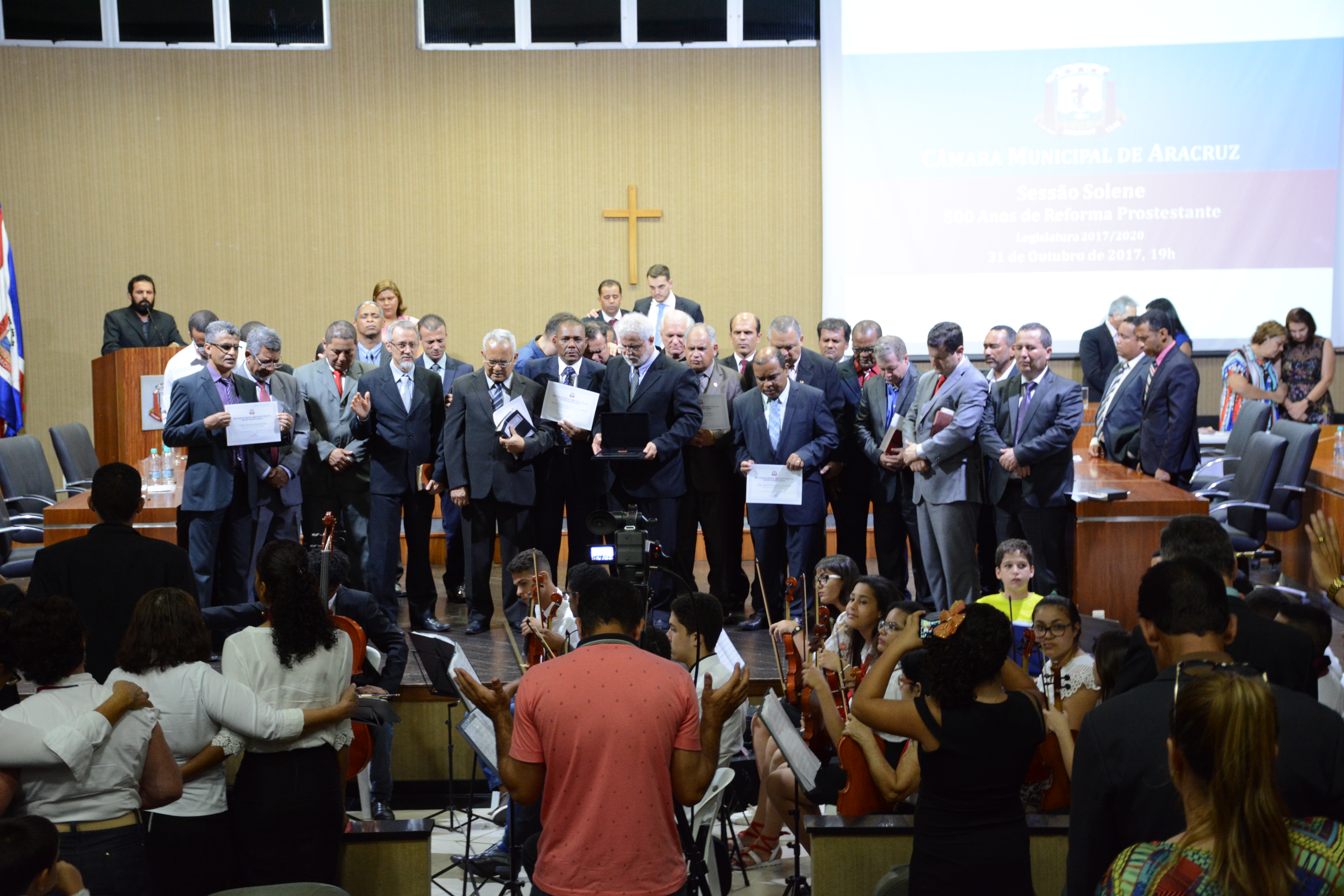 Evangélicos lotam Câmara em celebração os 500 anos da Reforma Protestante