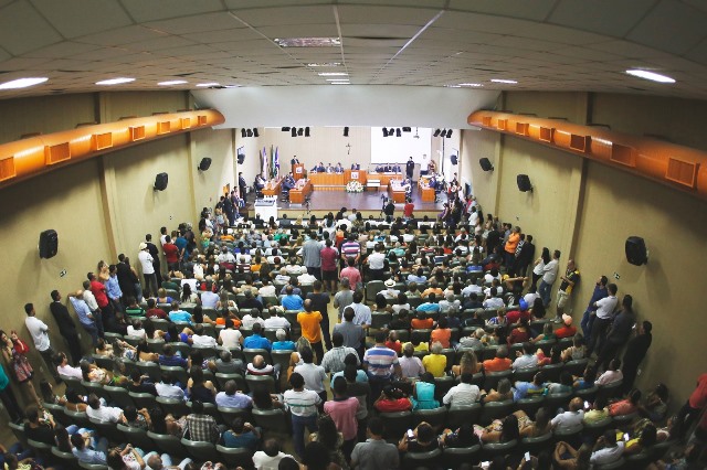 Vereadores, prefeito e vice-prefeito são empossados em Aracruz