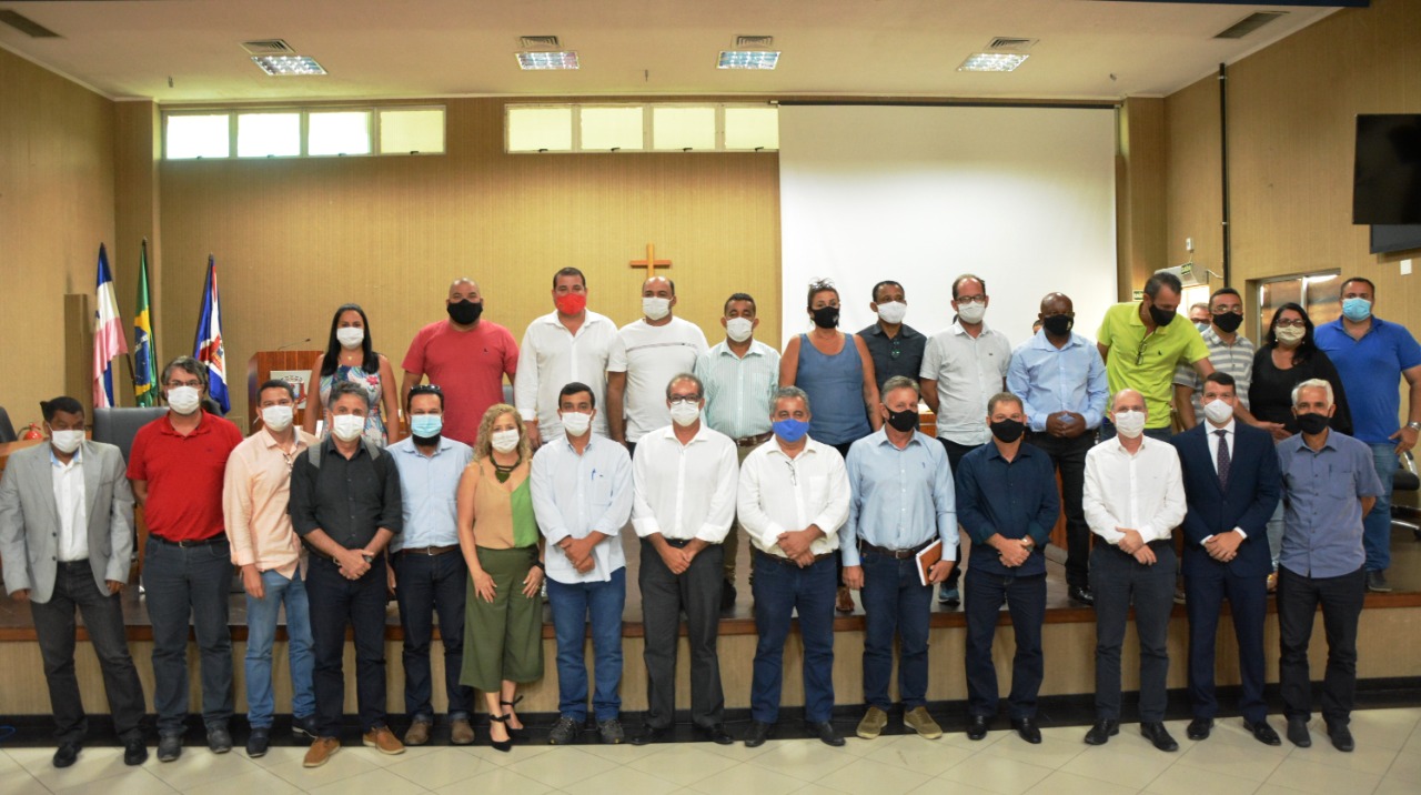 PREFEITO E SECRETÁRIOS MUNICIPAIS PARTICIPAM DE ENCONTRO COM VEREADORES