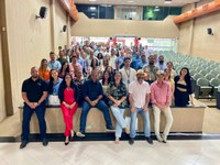 VEREADORES APRESENTAM BALANÇO DO PRIMEIRO ANO DA ATUAL GESTÃO EM REUNIÃO COM SERVIDORES