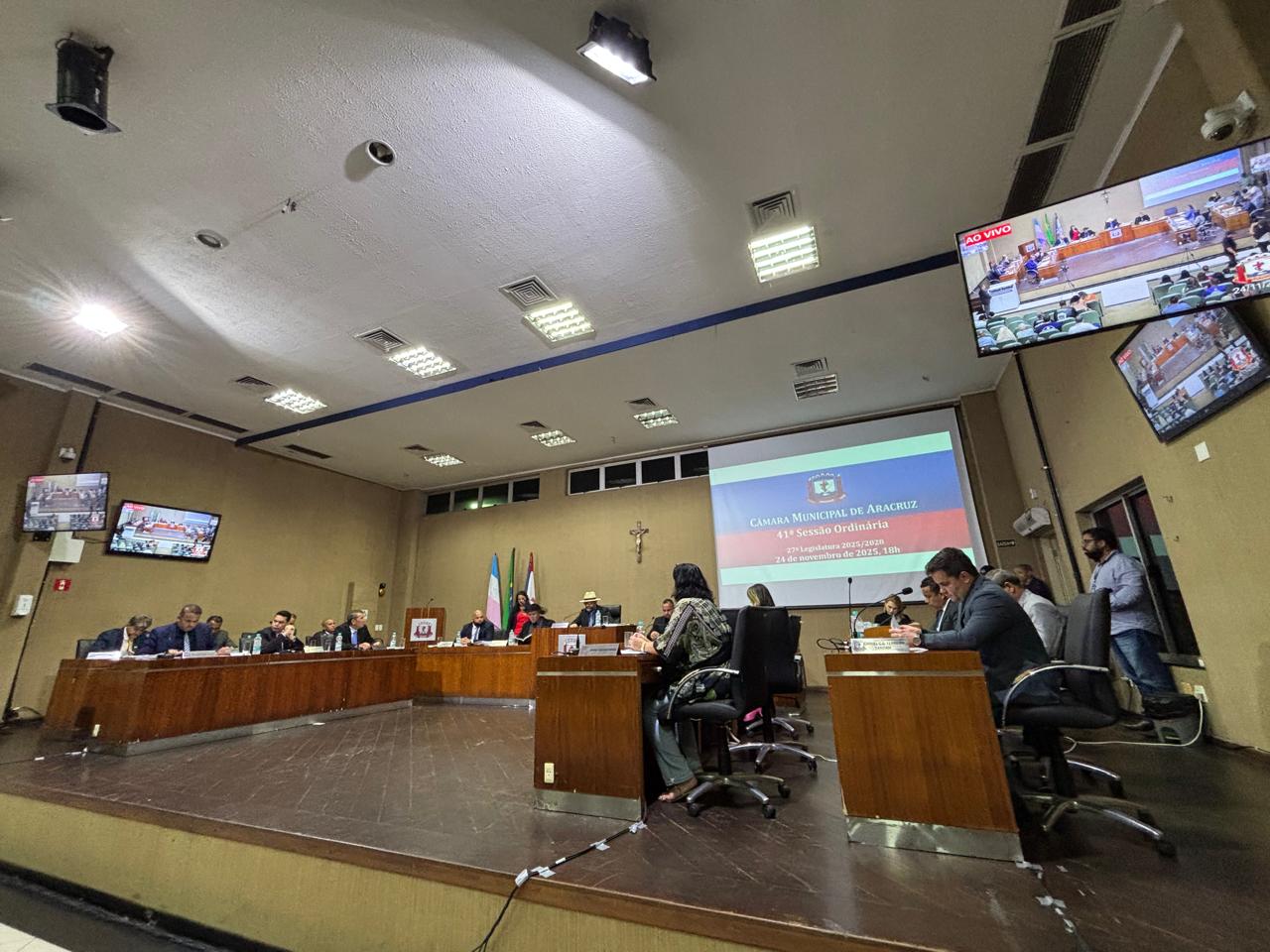 VEREADORES APROVAM TRÊS PROJETOS DE LEI E UMA PROPOSTA DE EMENDA À LEI ORGÂNICA NA 41ª SESSÃO ORDINÁRIA